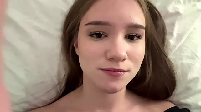 DonetteAlaya webcam