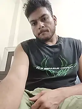 Realcumshow webcam