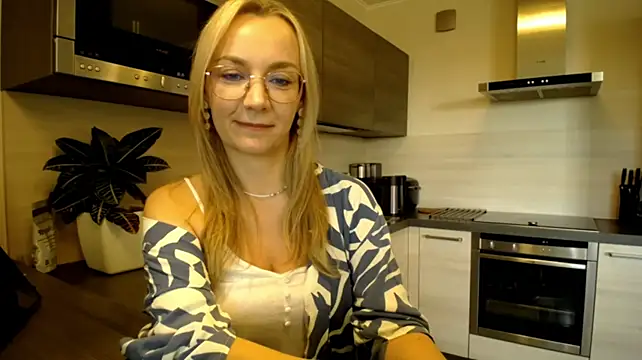 Ava_Elior webcam