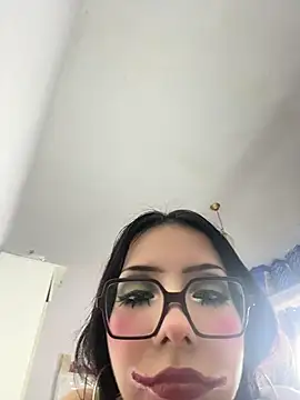 Loriennn777 webcam