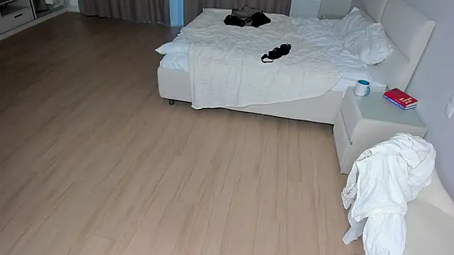 JunieAmert webcam
