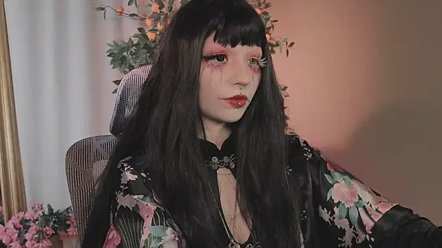 EffieRay live cam on StripChat
