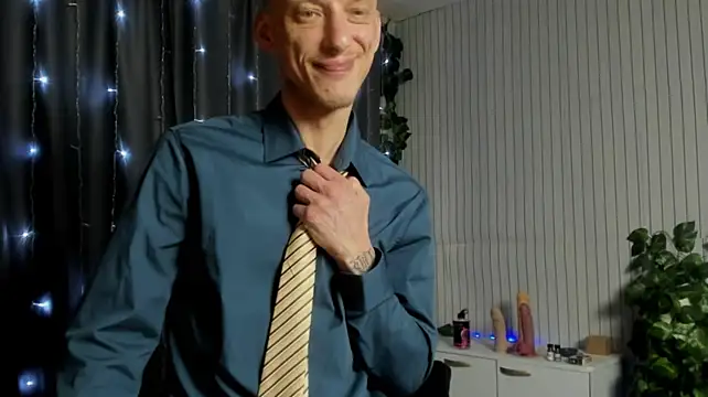 james2inked (Ask my age) - FINGERING ASSHOLE