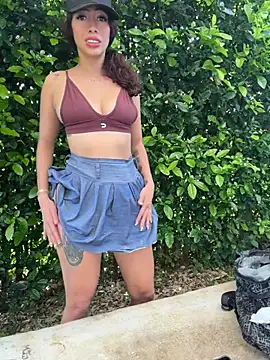 roxyrougee live cam preview
