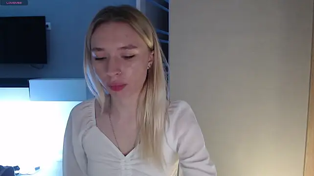 Emily_Hartt webcam