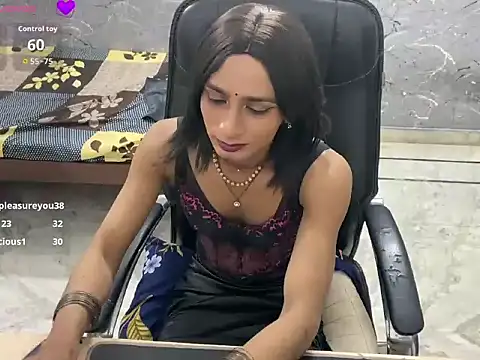 LuvLayla webcam