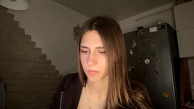 ZaraGuyette live cam on StripChat