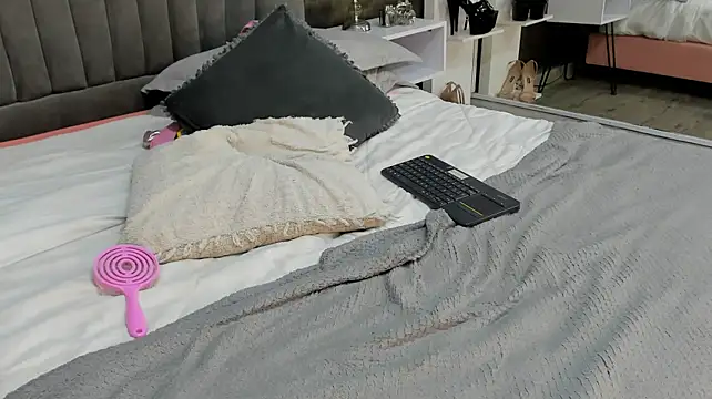 isa_lancaster live sex cam