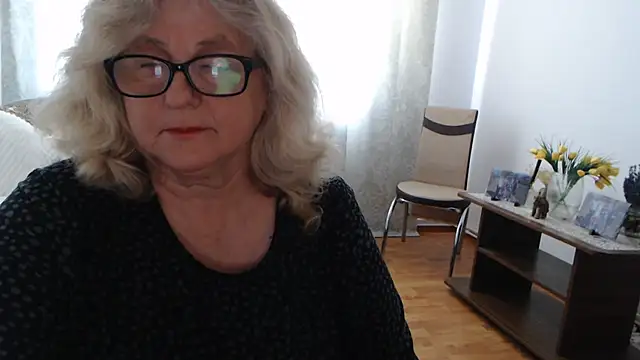 NoraMelow webcam