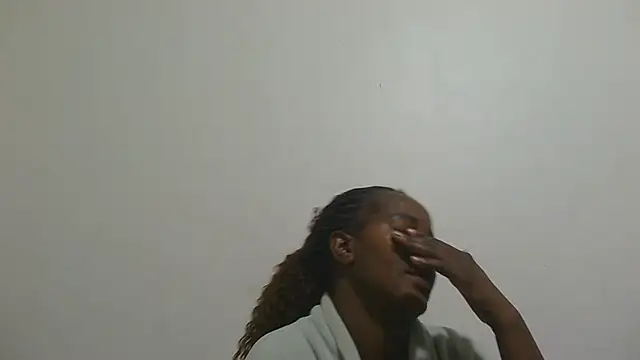 sluttylaura21 webcam