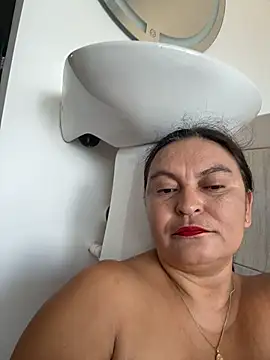 Horny-Mommy-Dirty webcam