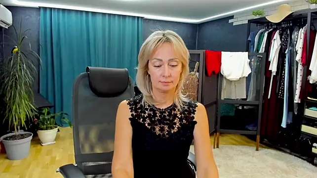 Julia_Cherry_ webcam