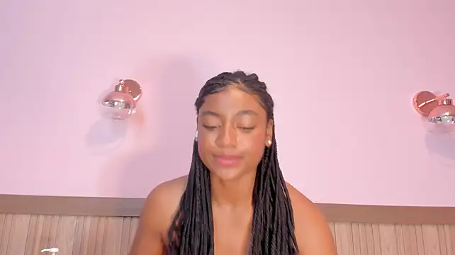 Laraebony_ webcam