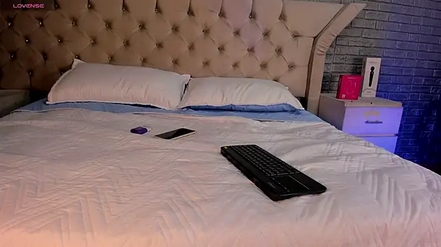 IzzyHiltton_ webcam