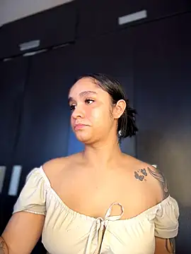 Isabella-Teen live cam on StripChat