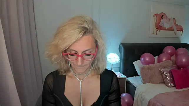 MuseOfStage live cam on StripChat