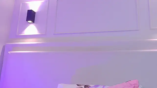 NaomiKlarc webcam