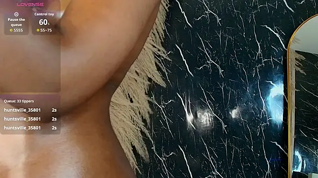 Ebony-petitee