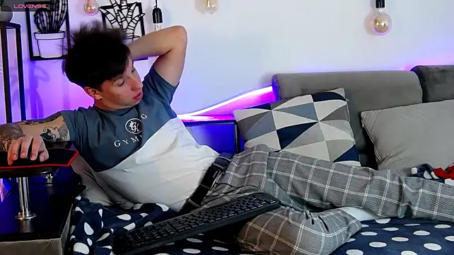 thomasedisonn (M twink) - striptease in a thong