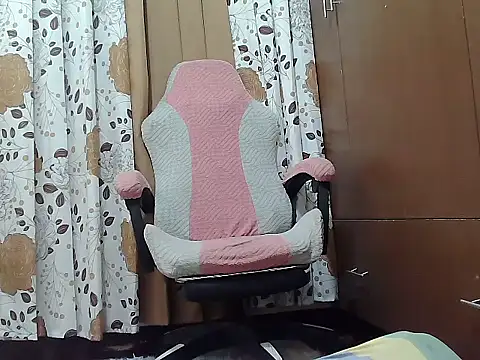 Urlucky_charm webcam