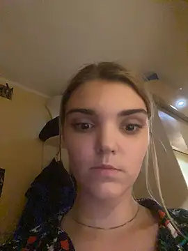 FlirtyLolaa webcam