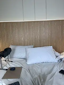 NahimiThompson webcam