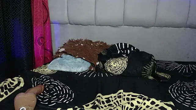 charlotte_brawn live cam on StripChat