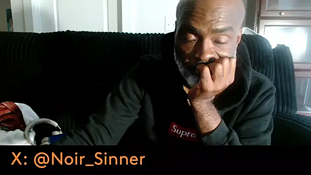 sinnernoir live cam on StripChat