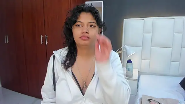 yeral2017 live cam on StripChat