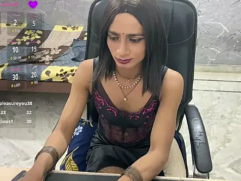 LuvLayla live cam on StripChat