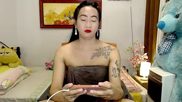 LovelyQueen69 webcam