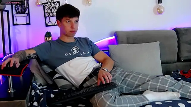thomasedisonn (M twink) - striptease in a thong