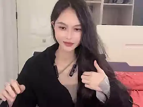 yiyi-uu live cam on StripChat