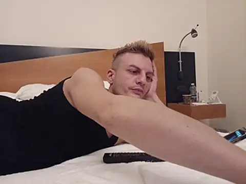 KellyDomXXXcouple webcam