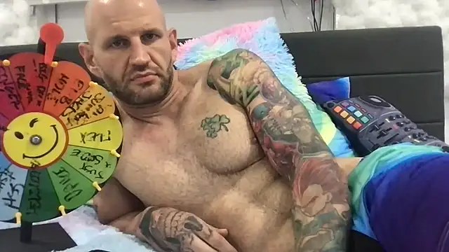 brianomally (Ask my age) - dick or ass in face 10 min no underwear