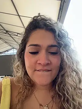 Sara_smiiith211 live sex cam