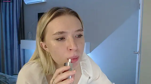 Emily_Hartt webcam