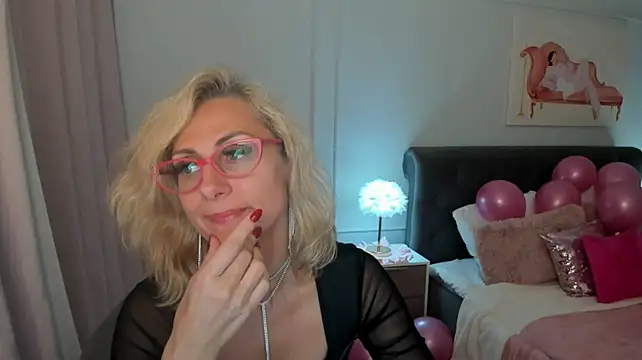 MuseOfStage live cam on StripChat