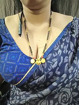 bhuvana_555 live cam on StripChat