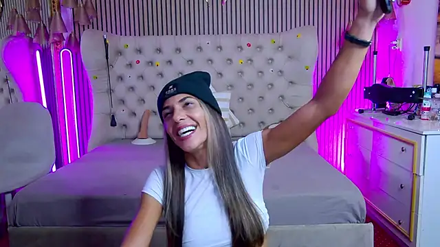 PlayfulShow live cam on StripChat