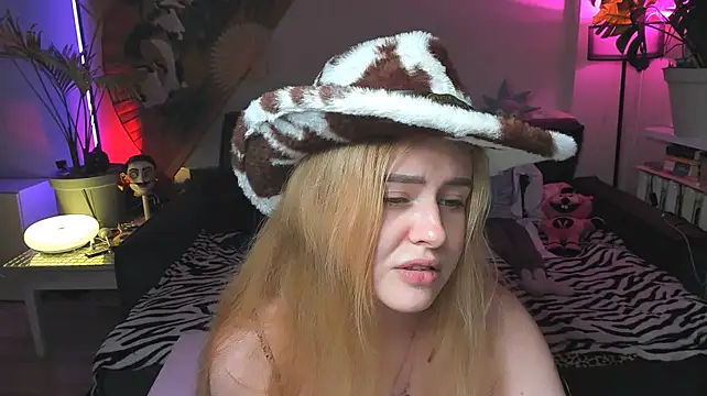 Alexa_Pirs live cam on StripChat