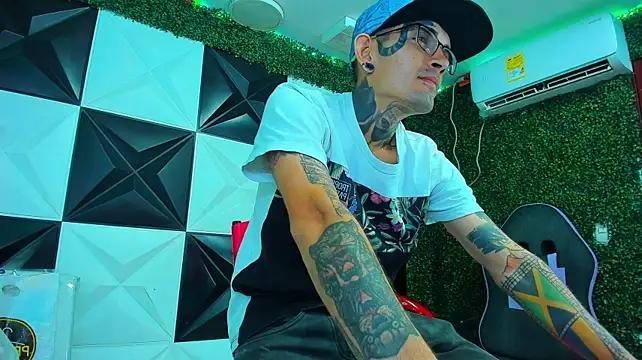 Boy_tatto77 live cam on StripChat