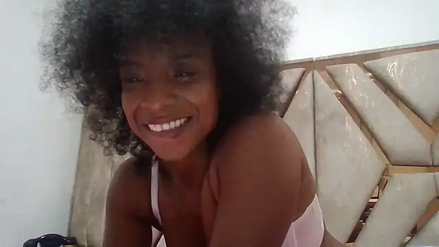 MilaMillss live cam on StripChat