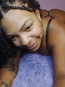 urCurvyEbony live cam on StripChat