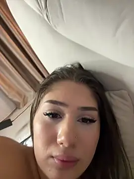 VivianneViolet live sex cam