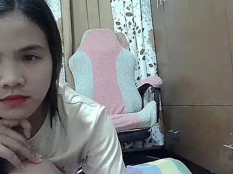 Urlucky_charm webcam