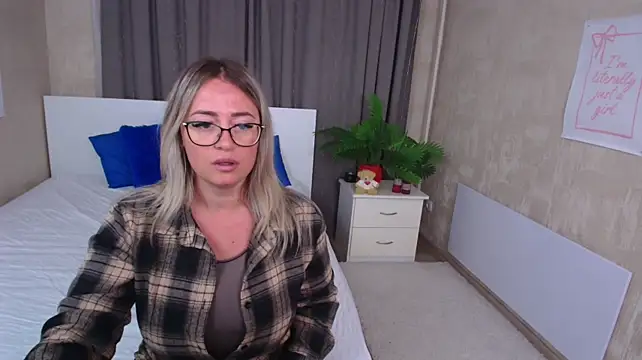 KriisKiss live cam on StripChat