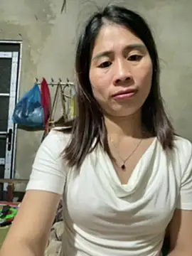 tinacum012 live cam on StripChat
