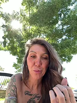 DeeDee-69 live cam on StripChat