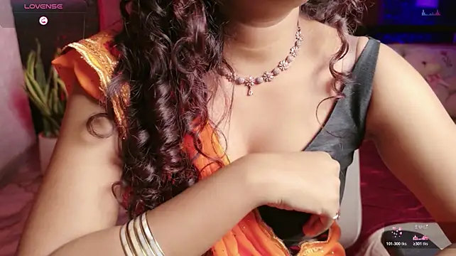 Curls-Of-Desire live cam on StripChat
